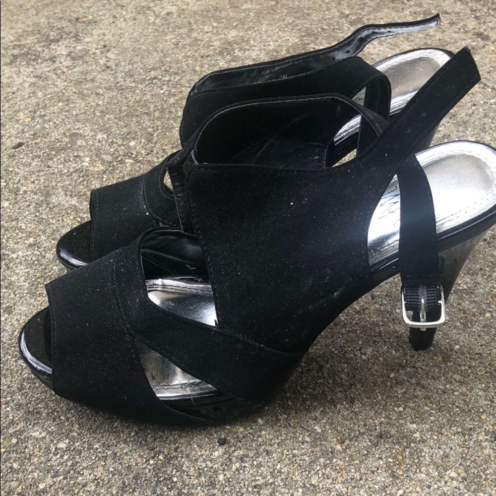 BLACK HEELS